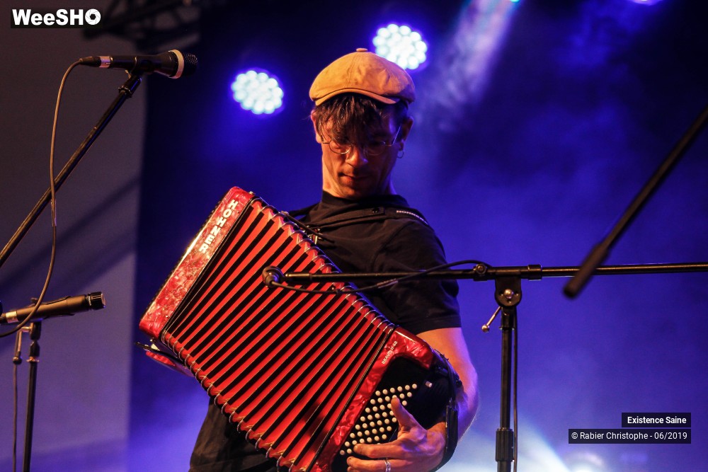 19/21 photos du spectacle Existence Saine