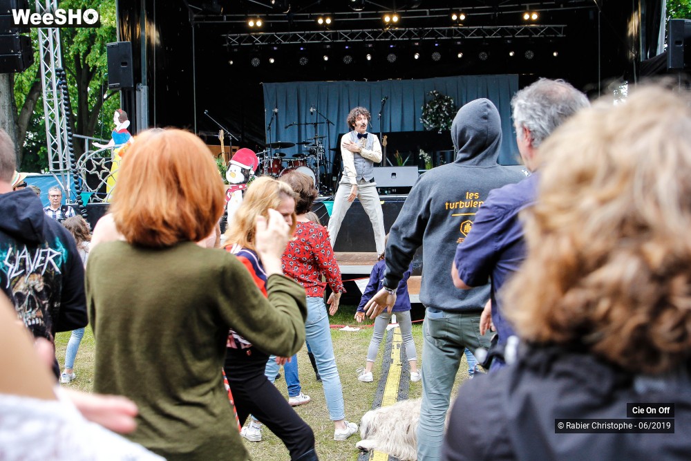 3/31 photos du spectacle Le Bal Municipal  - Echauffement