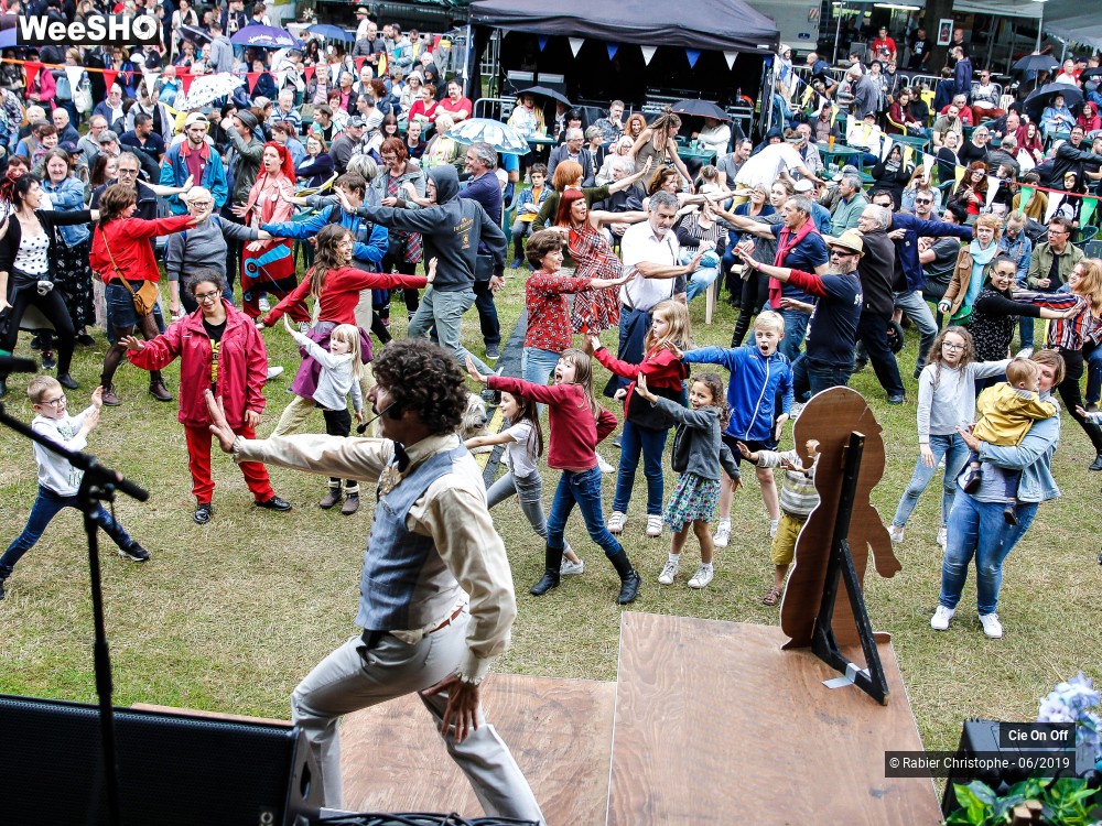 16/31 photos du spectacle Le Bal Municipal  - Echauffement