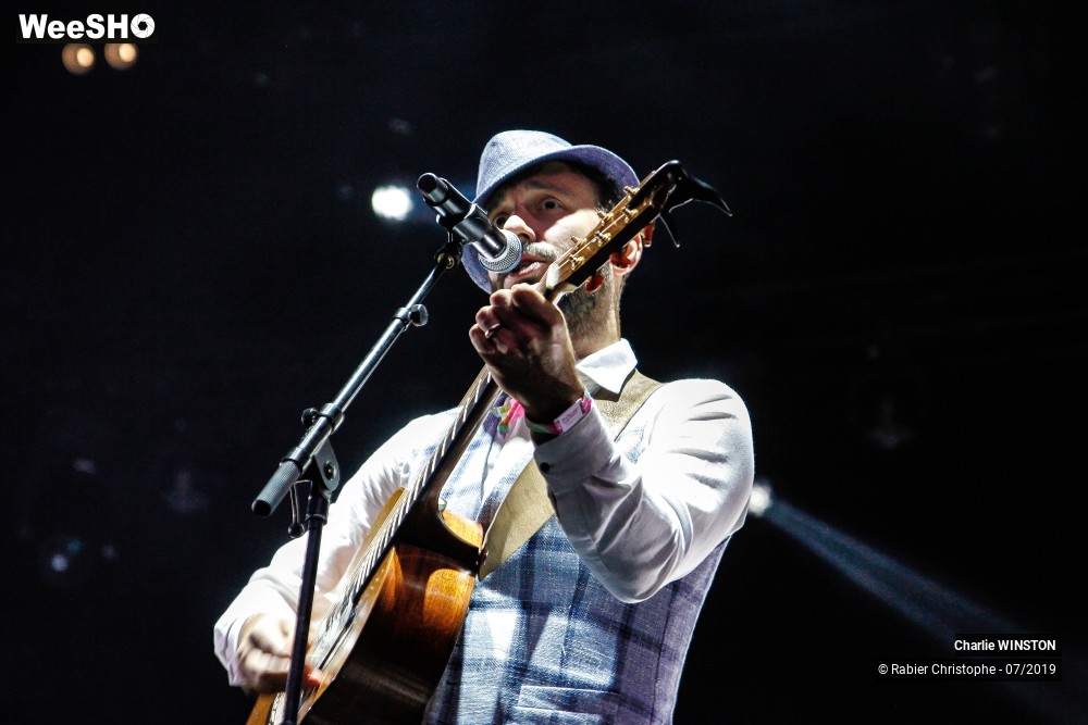 6/31 photos du spectacle Charlie Winston