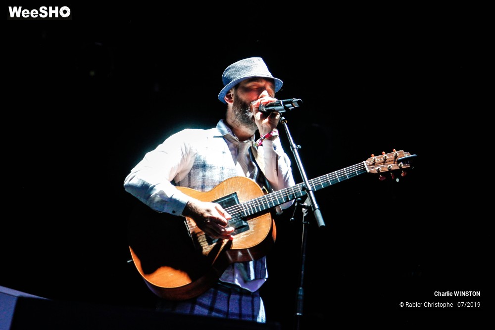 30/31 photos du spectacle Charlie Winston