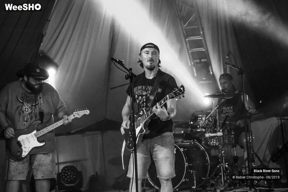 16/23 photos du spectacle Black River Sons