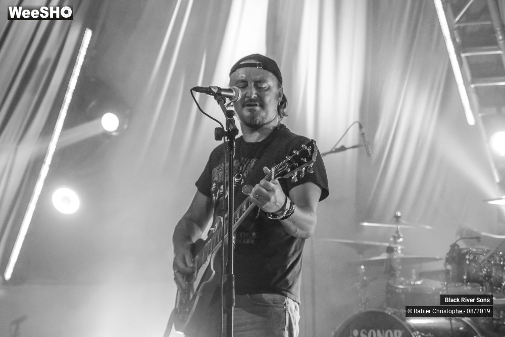 20/23 photos du spectacle Black River Sons