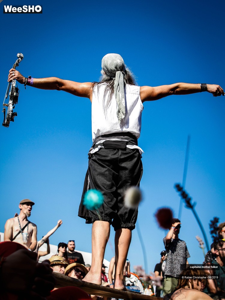 3/46 photos du spectacle capitaine mother folker