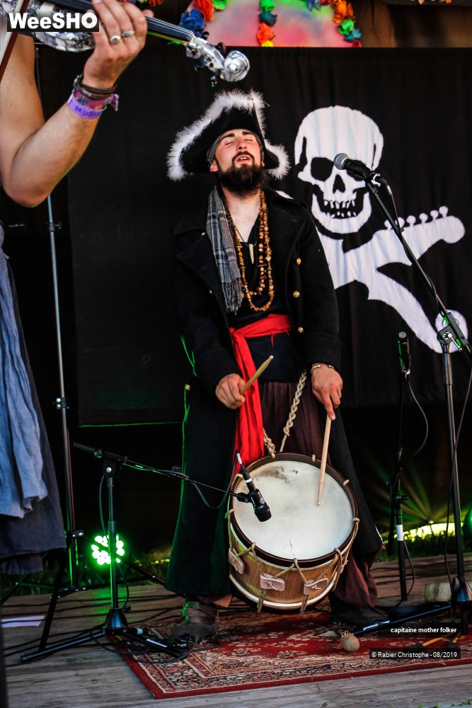 4/46 photos du spectacle capitaine mother folker