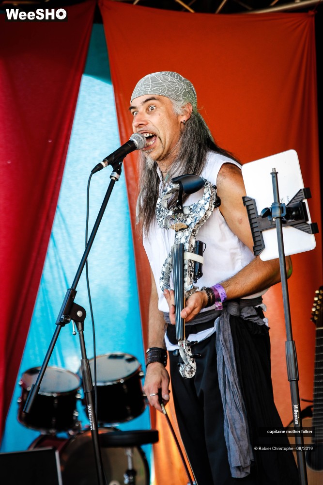 8/46 photos du spectacle capitaine mother folker