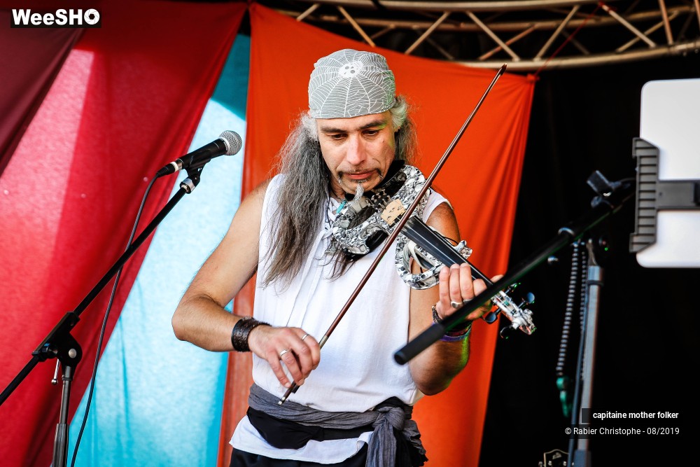 10/46 photos du spectacle capitaine mother folker