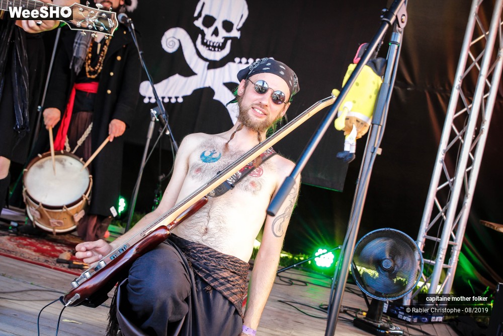 11/46 photos du spectacle capitaine mother folker