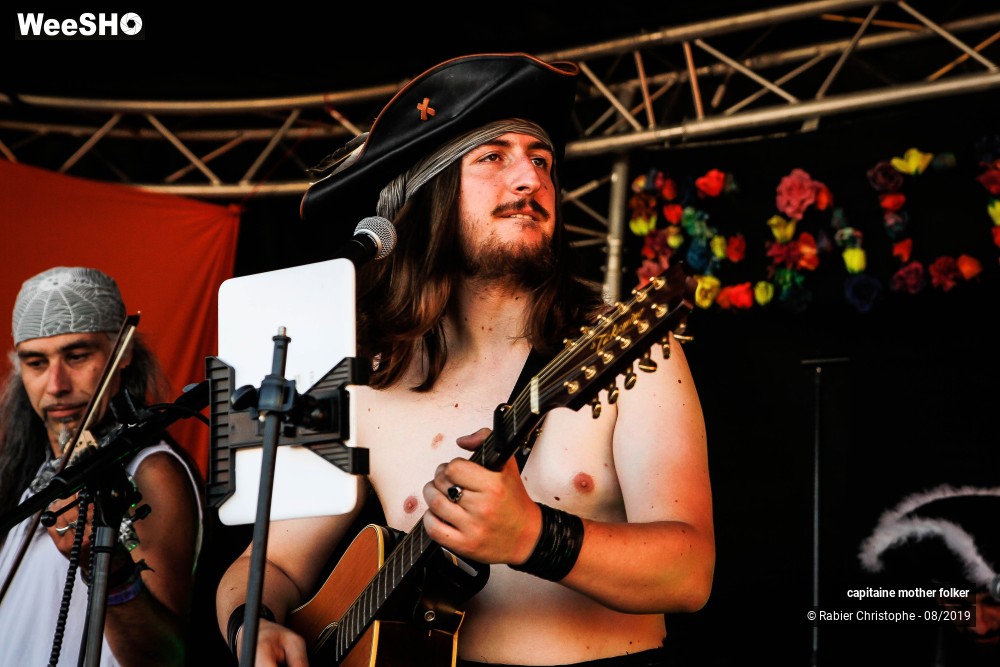 14/46 photos du spectacle capitaine mother folker