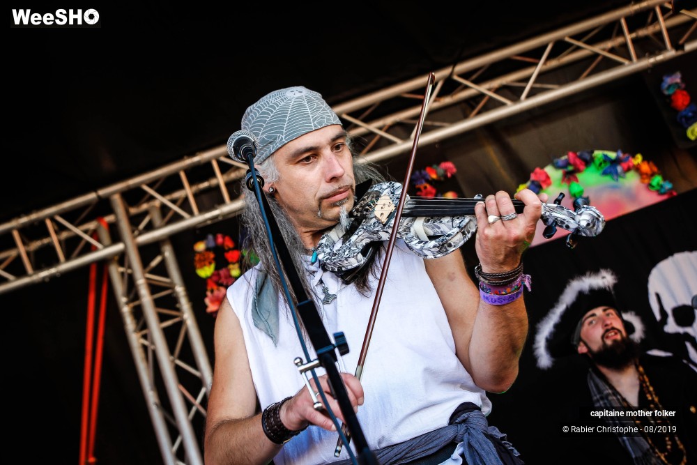 15/46 photos du spectacle capitaine mother folker