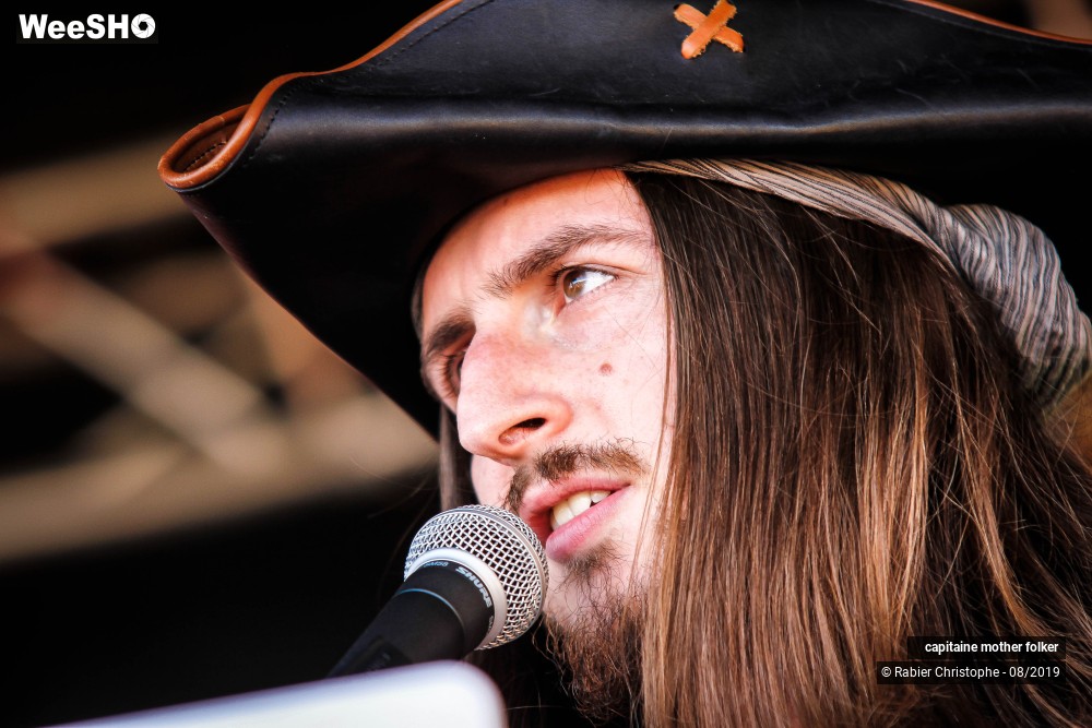 17/46 photos du spectacle capitaine mother folker