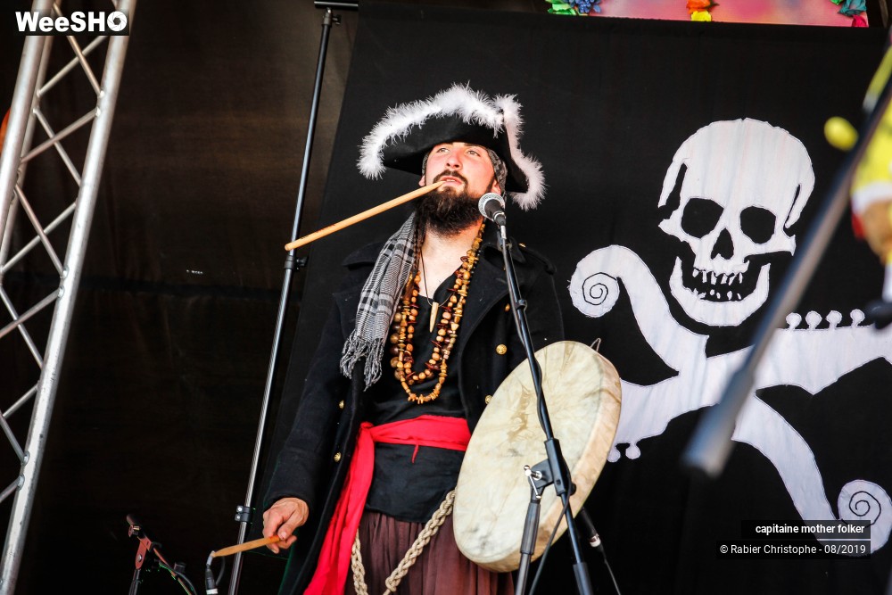 18/46 photos du spectacle capitaine mother folker