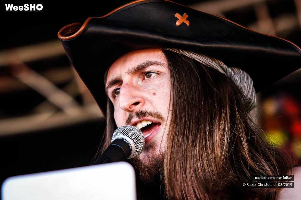 19/46 photos du spectacle capitaine mother folker