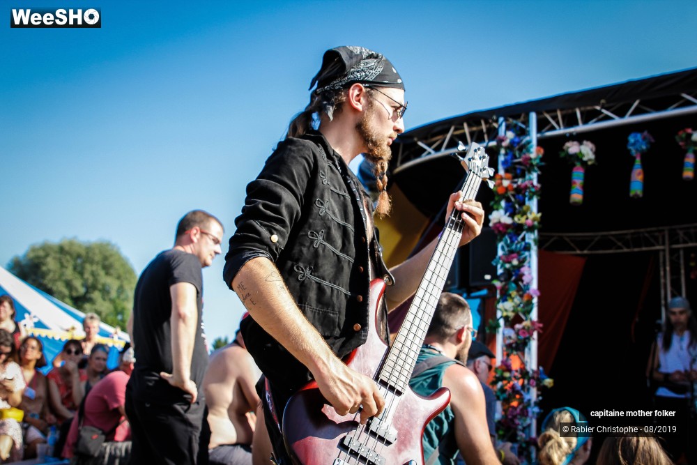 21/46 photos du spectacle capitaine mother folker