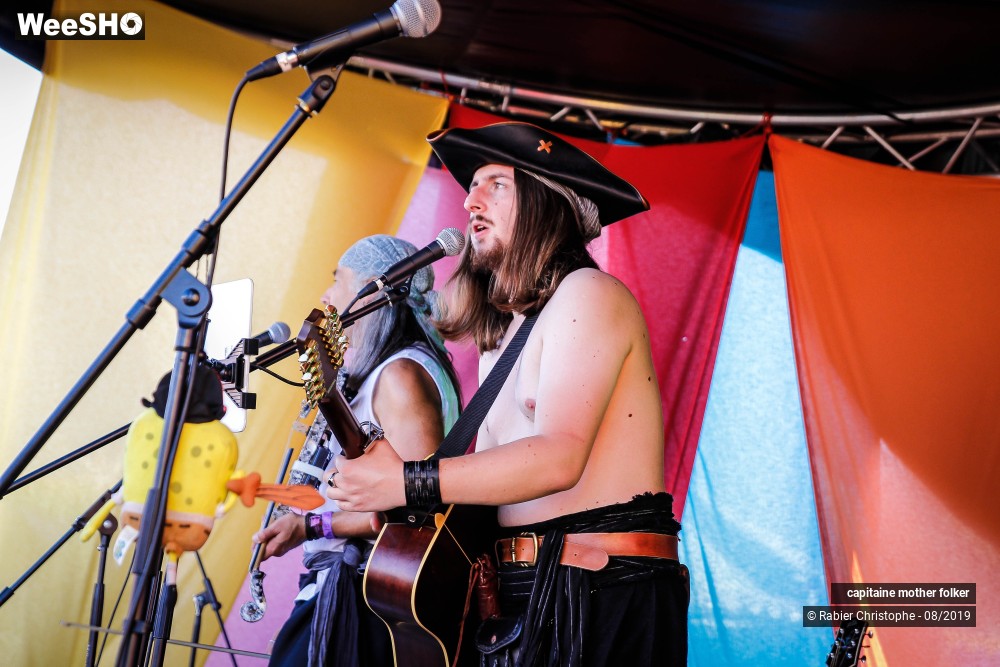 23/46 photos du spectacle capitaine mother folker