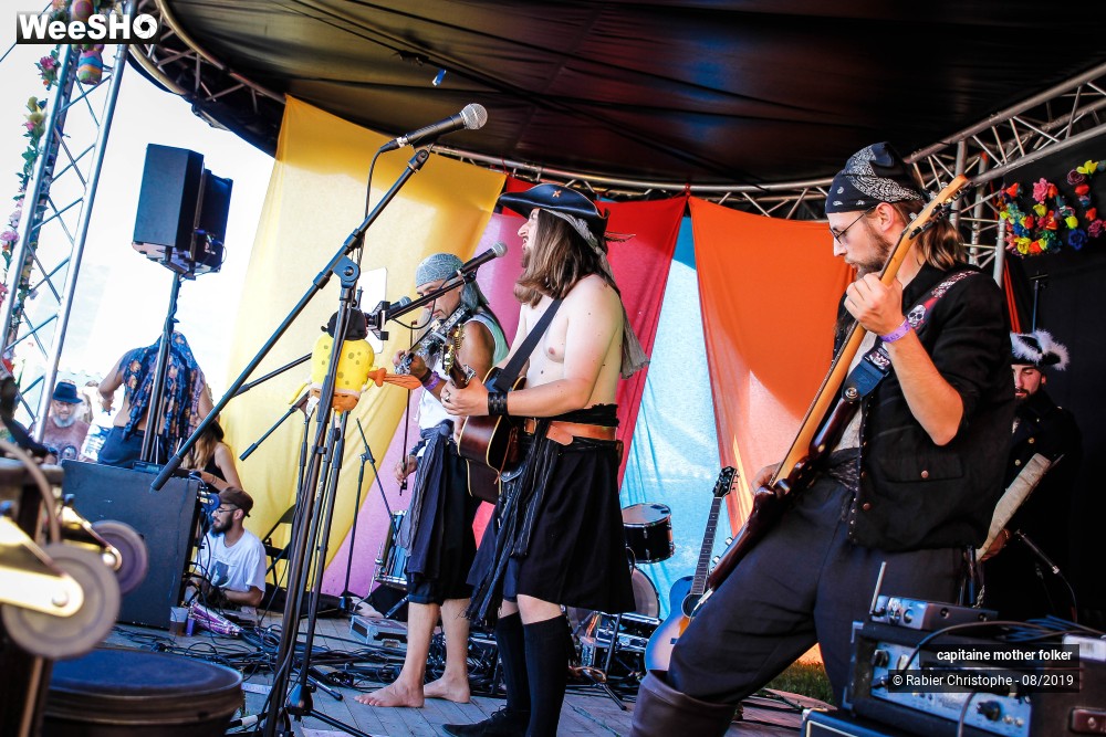 24/46 photos du spectacle capitaine mother folker