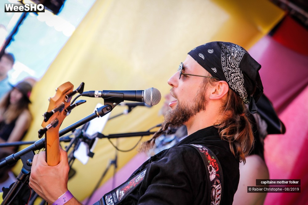 25/46 photos du spectacle capitaine mother folker