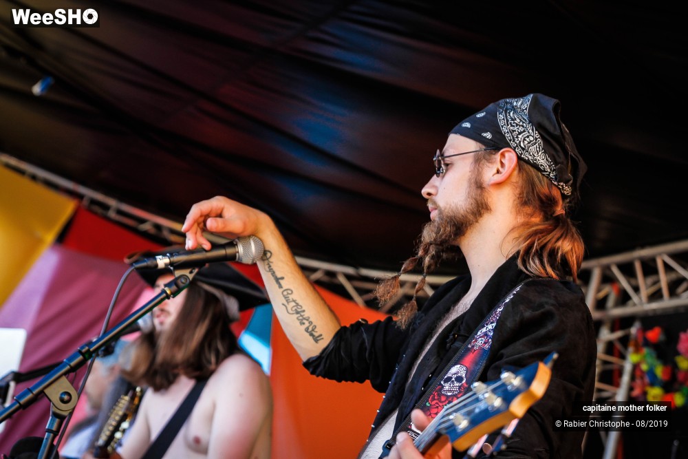 26/46 photos du spectacle capitaine mother folker