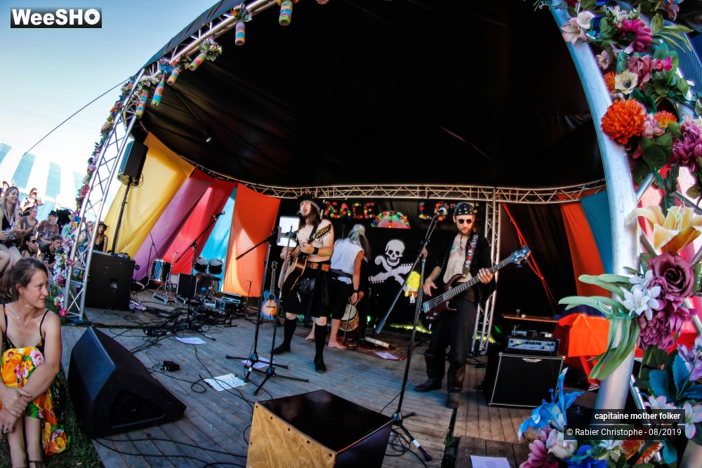 28/46 photos du spectacle capitaine mother folker