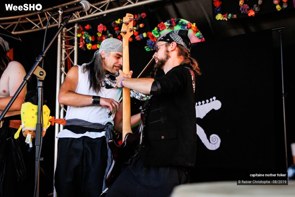 35/46 photos du spectacle capitaine mother folker