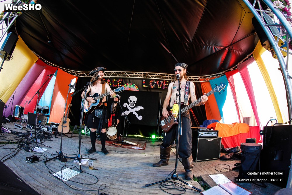 36/46 photos du spectacle capitaine mother folker