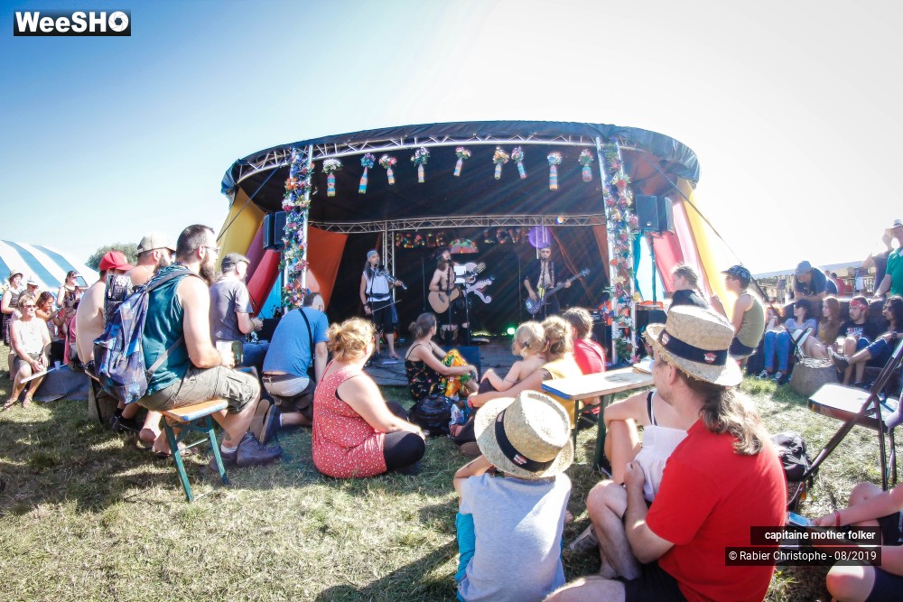 37/46 photos du spectacle capitaine mother folker