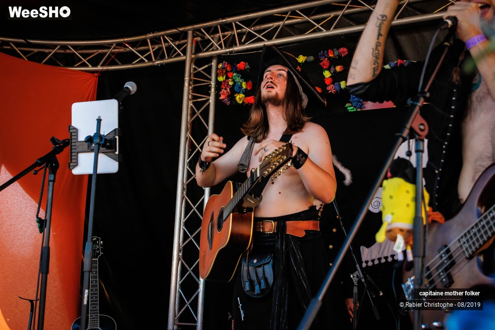 42/46 photos du spectacle capitaine mother folker