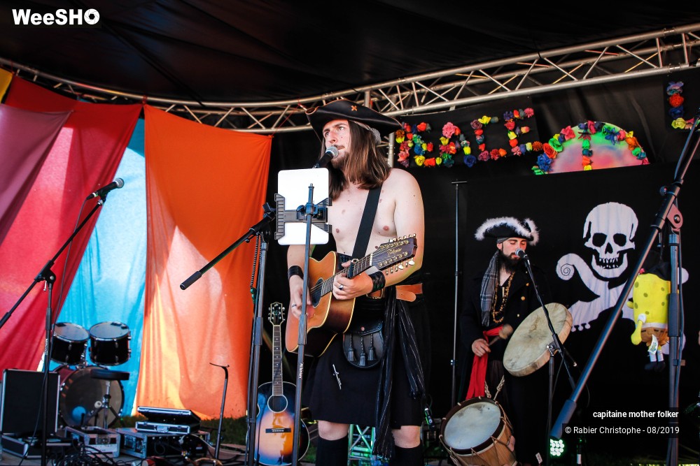 45/46 photos du spectacle capitaine mother folker