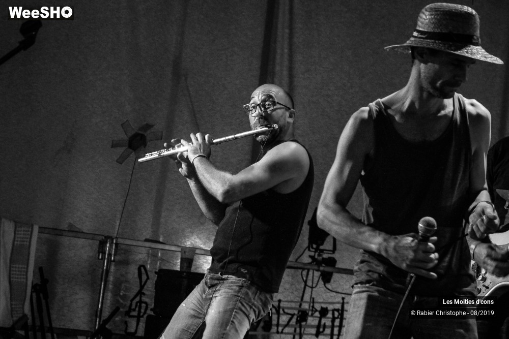 15/26 photos du spectacle Les Moities d'cons