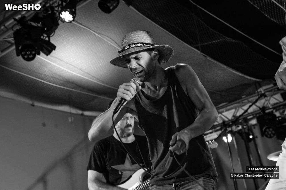 17/26 photos du spectacle Les Moities d'cons