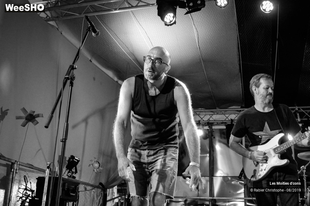 18/26 photos du spectacle Les Moities d'cons