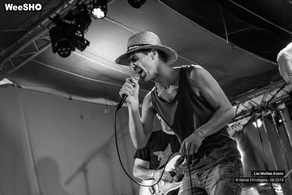 19/26 photos du spectacle Les Moities d'cons