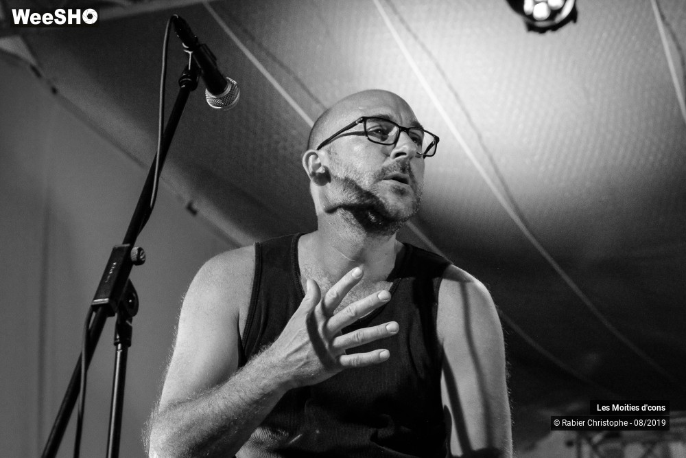 21/26 photos du spectacle Les Moities d'cons