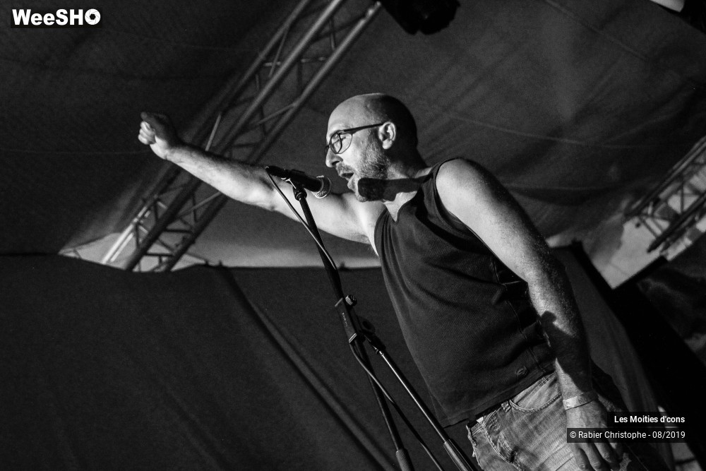 22/26 photos du spectacle Les Moities d'cons