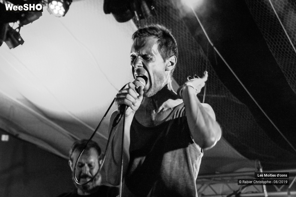 23/26 photos du spectacle Les Moities d'cons