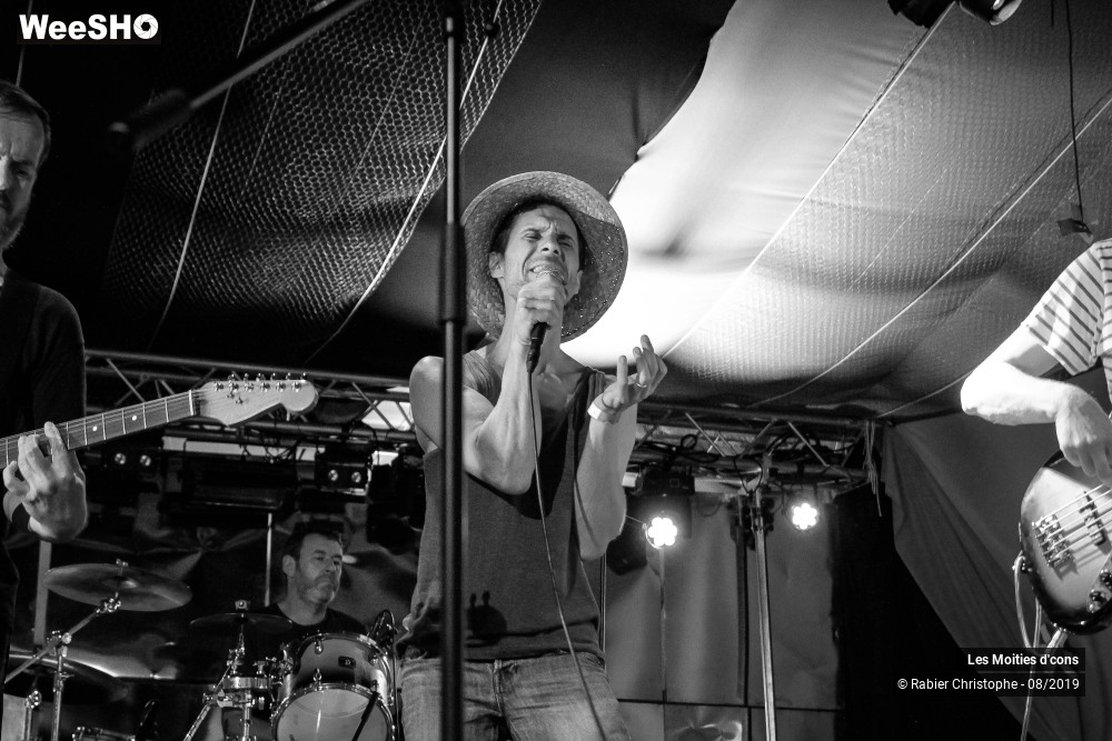 25/26 photos du spectacle Les Moities d'cons