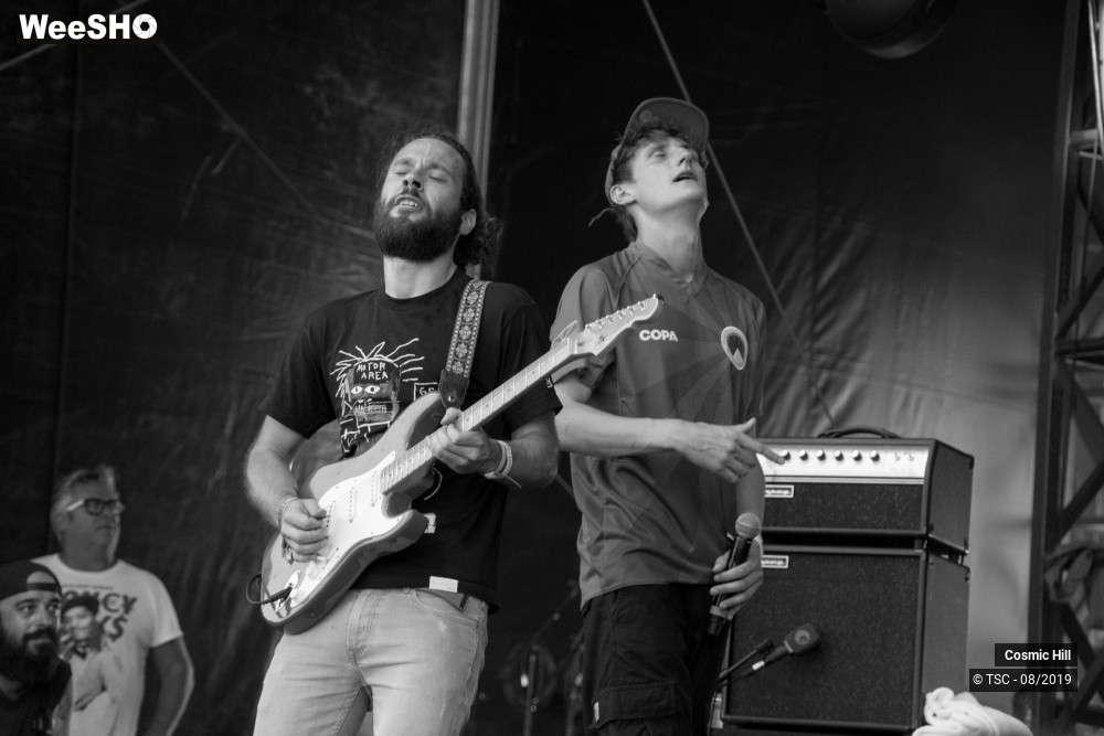 8/13 photos du spectacle Cosmic Hill