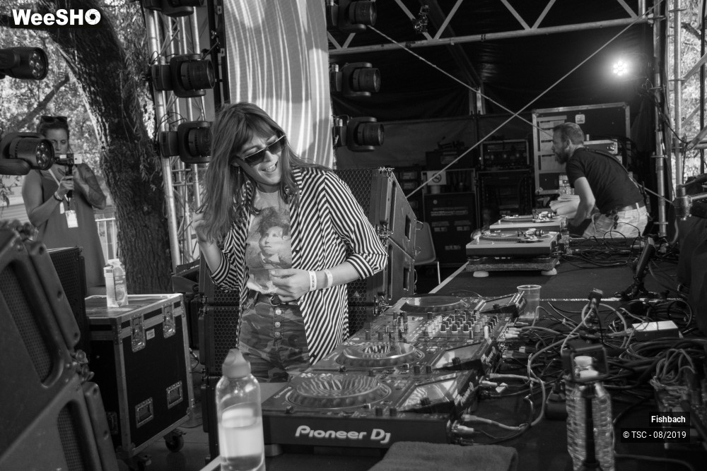 1/5 photos du spectacle Fishbach (DJ Set)