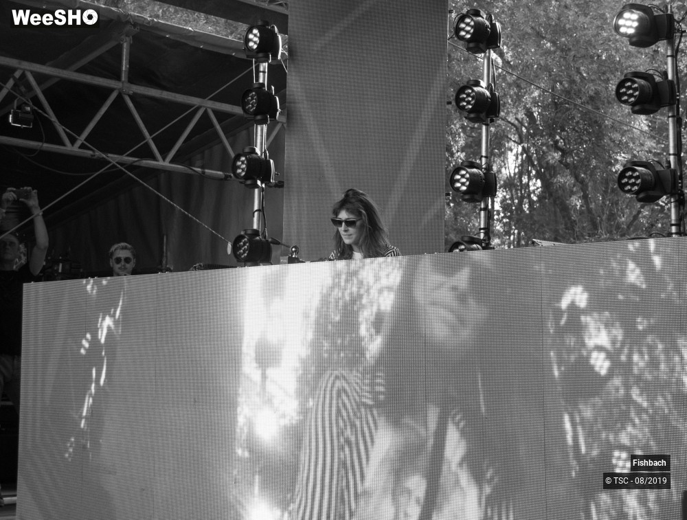 2/5 photos du spectacle Fishbach (DJ Set)