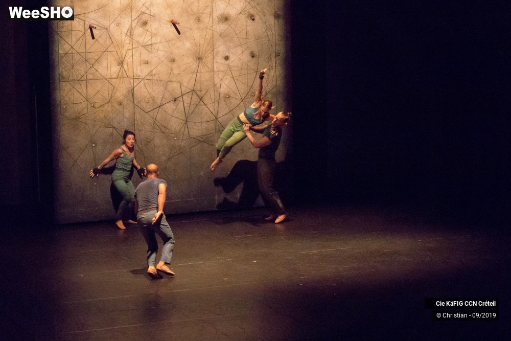 6/31 photos du spectacle Vertikal - Mourad Merzouki