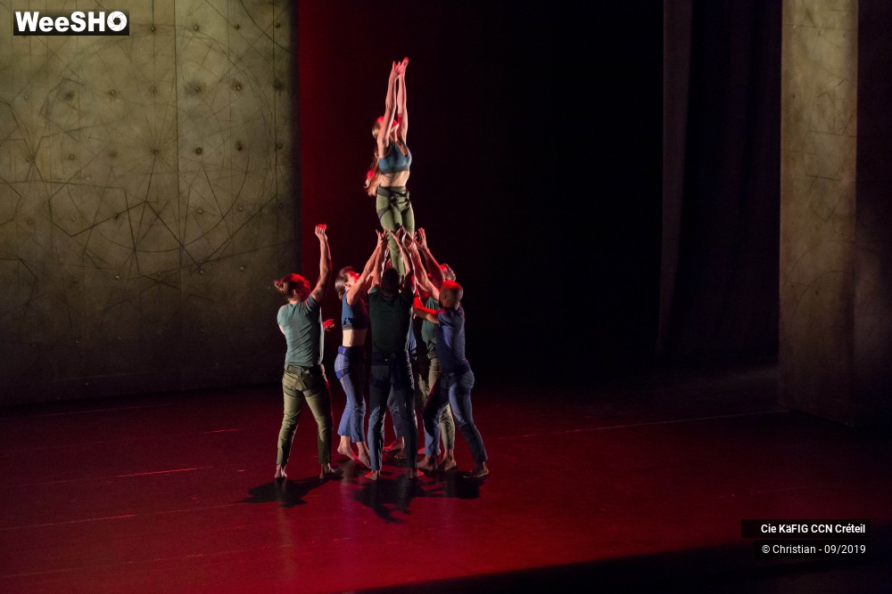 28/31 photos du spectacle Vertikal - Mourad Merzouki