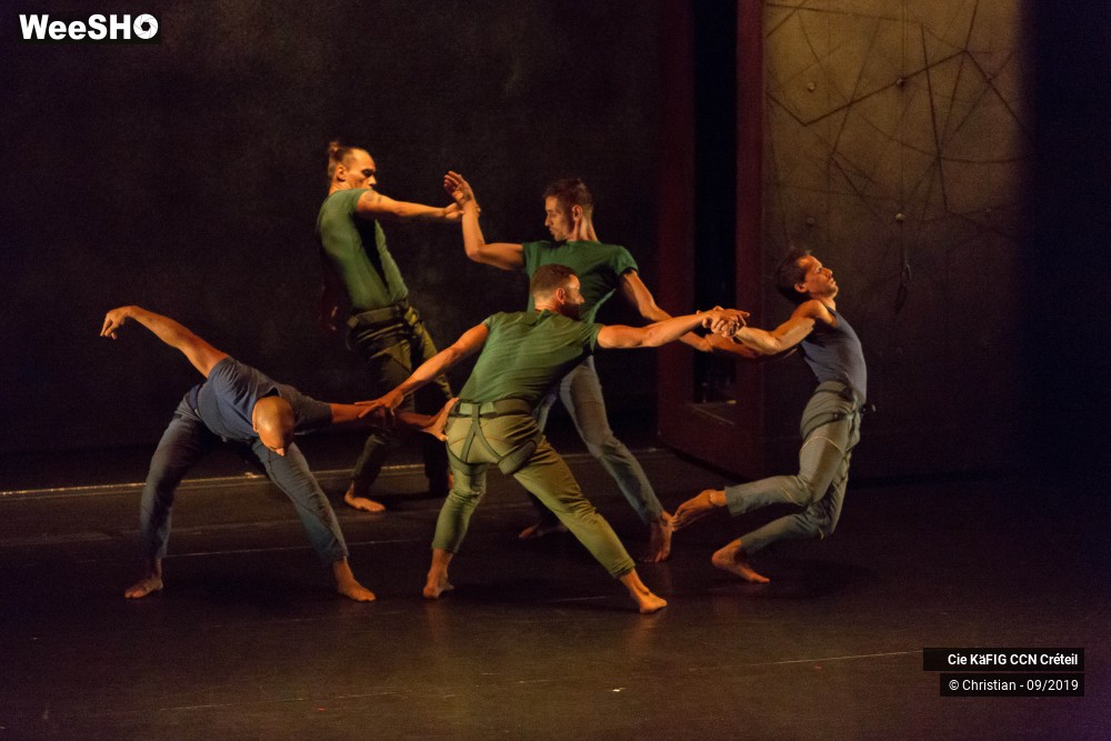 30/31 photos du spectacle Vertikal - Mourad Merzouki