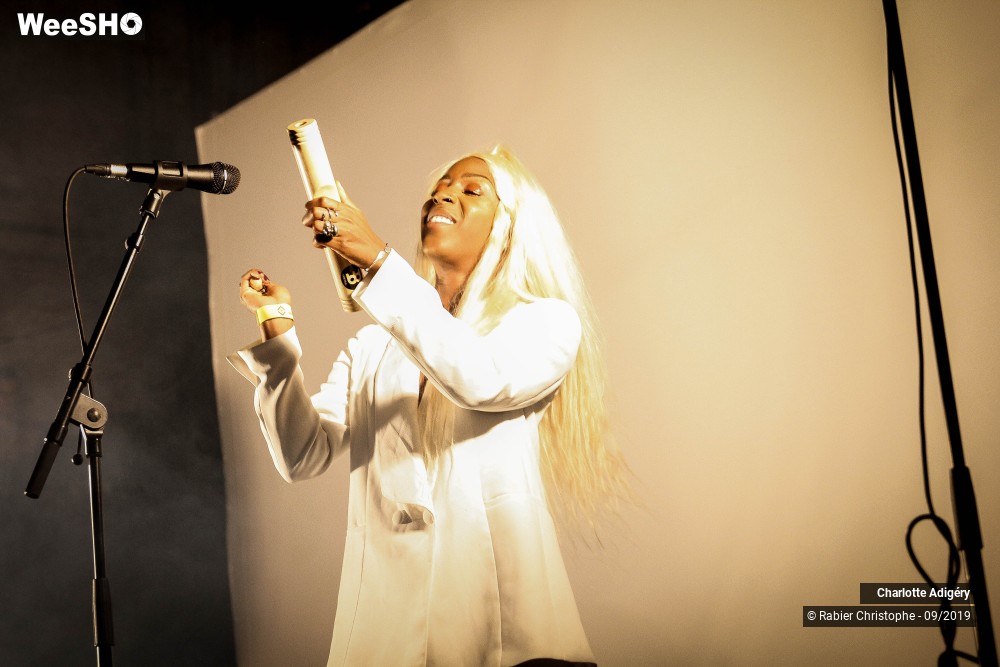 18/18 photos du spectacle Charlotte Adigery