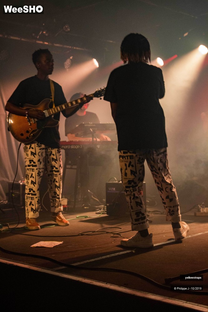 3/4 photos du spectacle YellowStraps