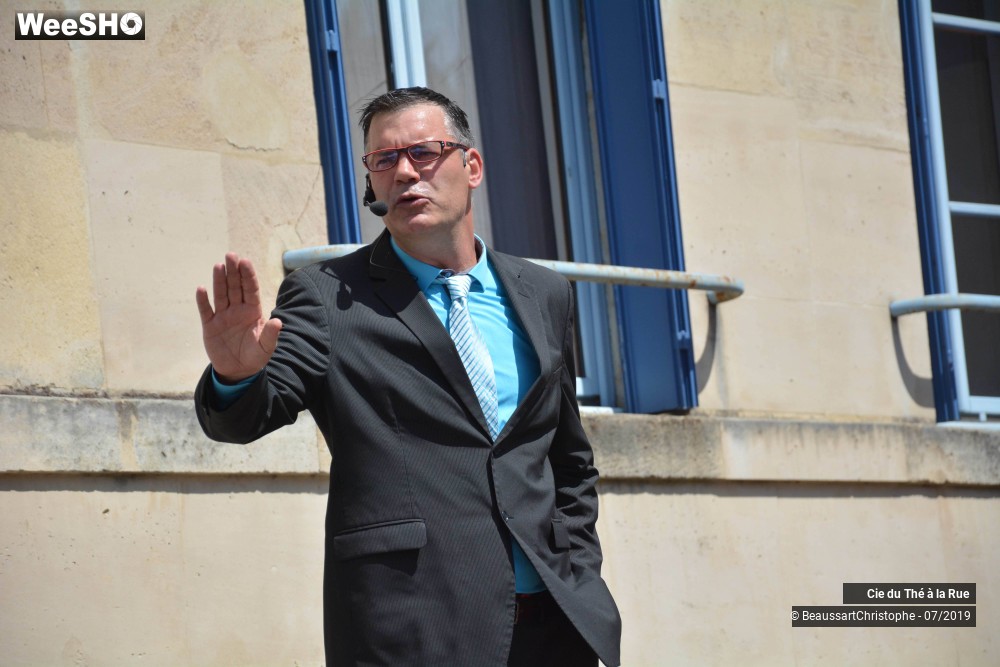 12/38 photos du spectacle A Vendre