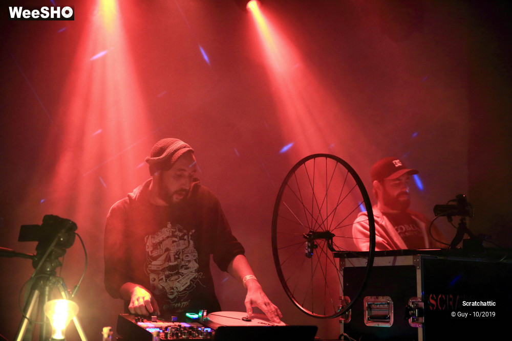 8/13 photos du spectacle Scratchattic