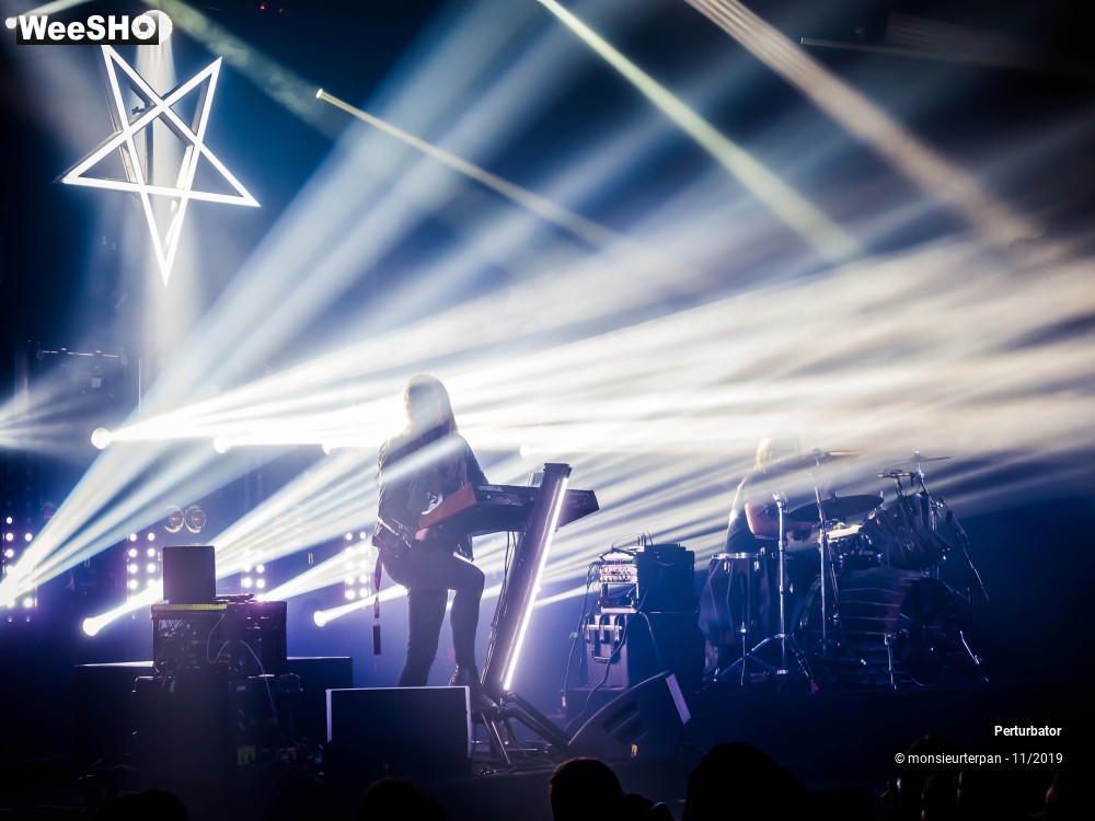 3/30 photos du spectacle Perturbator