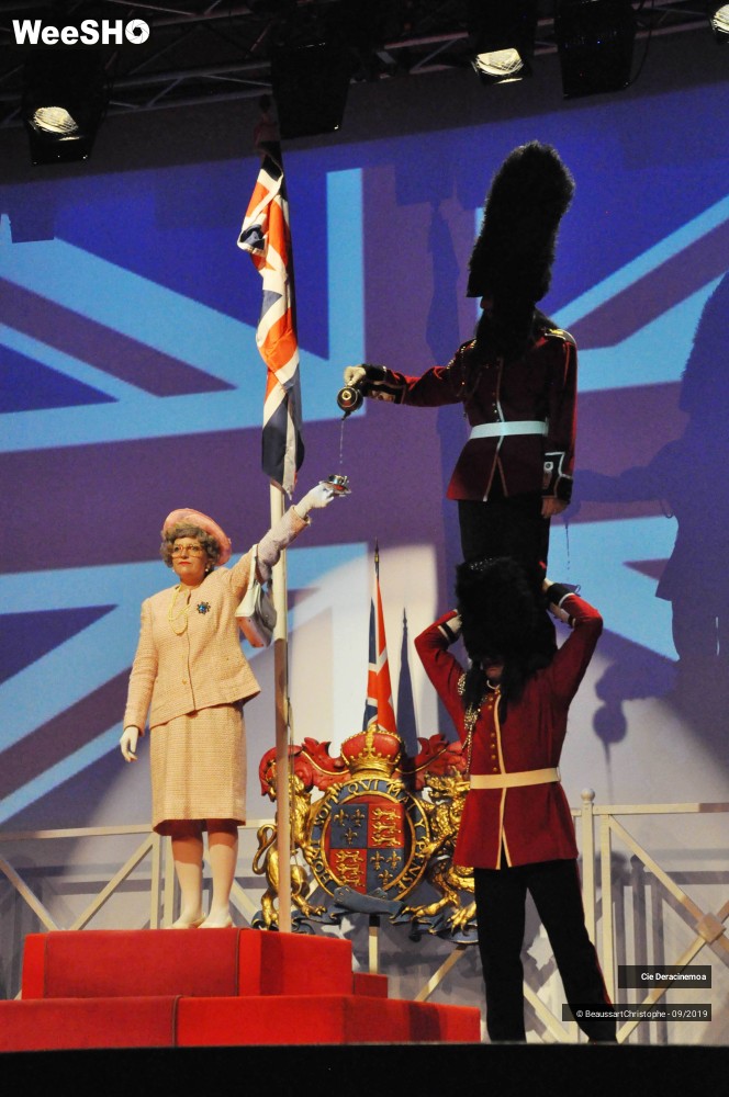 8/35 photos du spectacle The Queen French World Tour