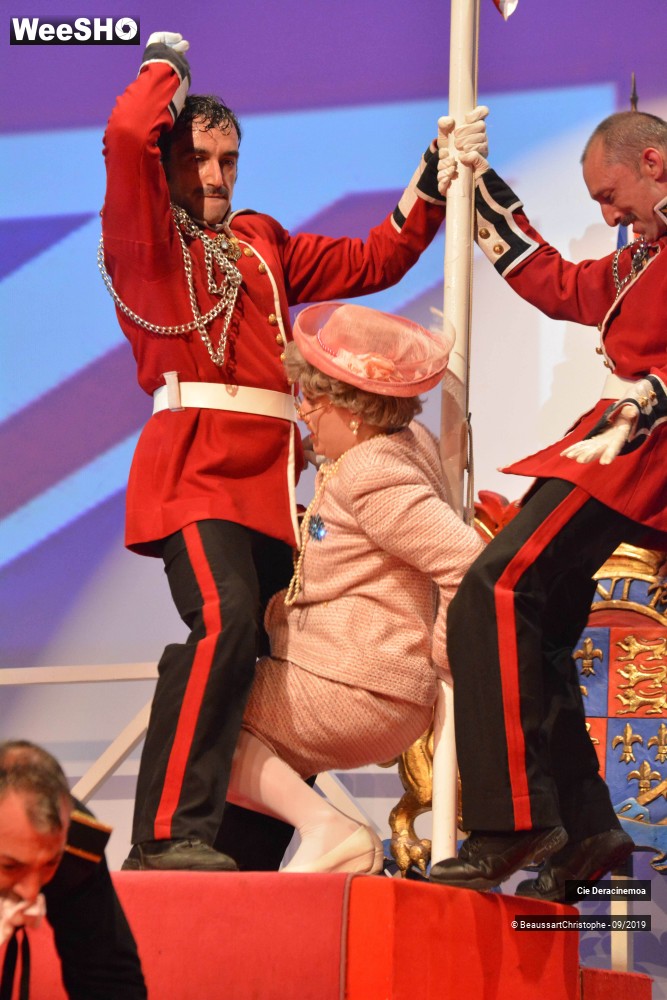 15/35 photos du spectacle The Queen French World Tour