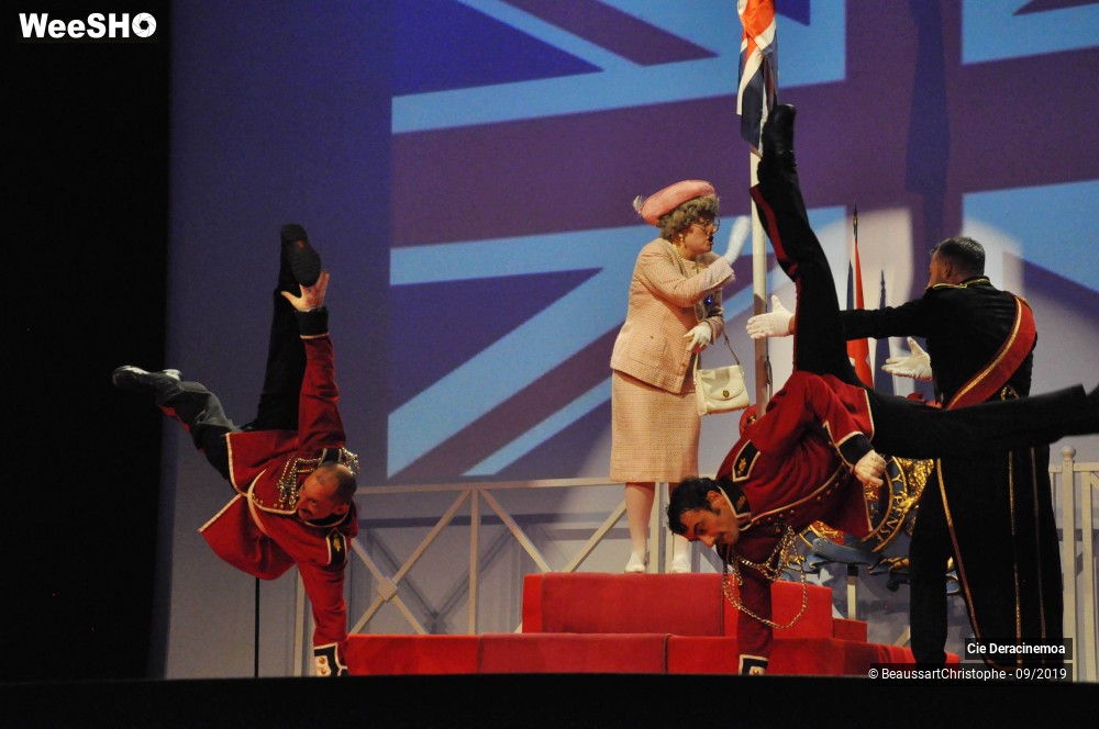 23/35 photos du spectacle The Queen French World Tour